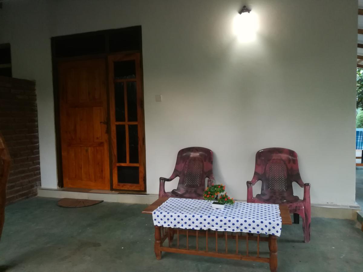 Amaya River Side Homestay Сигирия Екстериор снимка