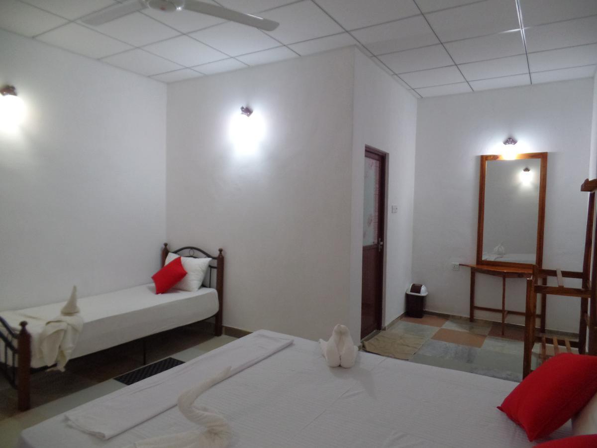 Amaya River Side Homestay Сигирия Екстериор снимка