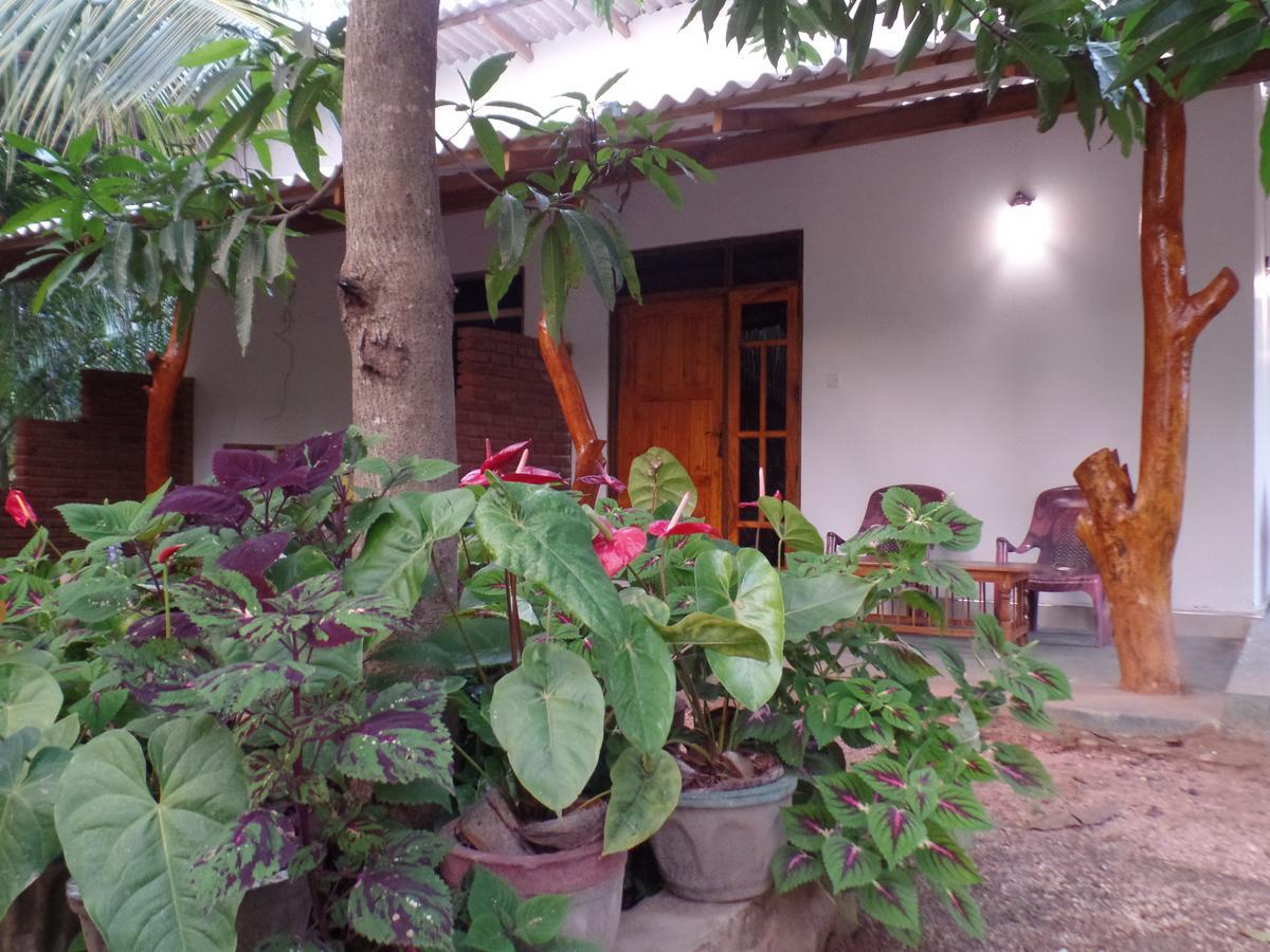 Amaya River Side Homestay Сигирия Екстериор снимка