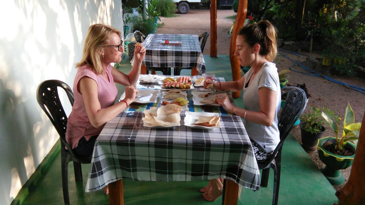 Amaya River Side Homestay Сигирия Екстериор снимка
