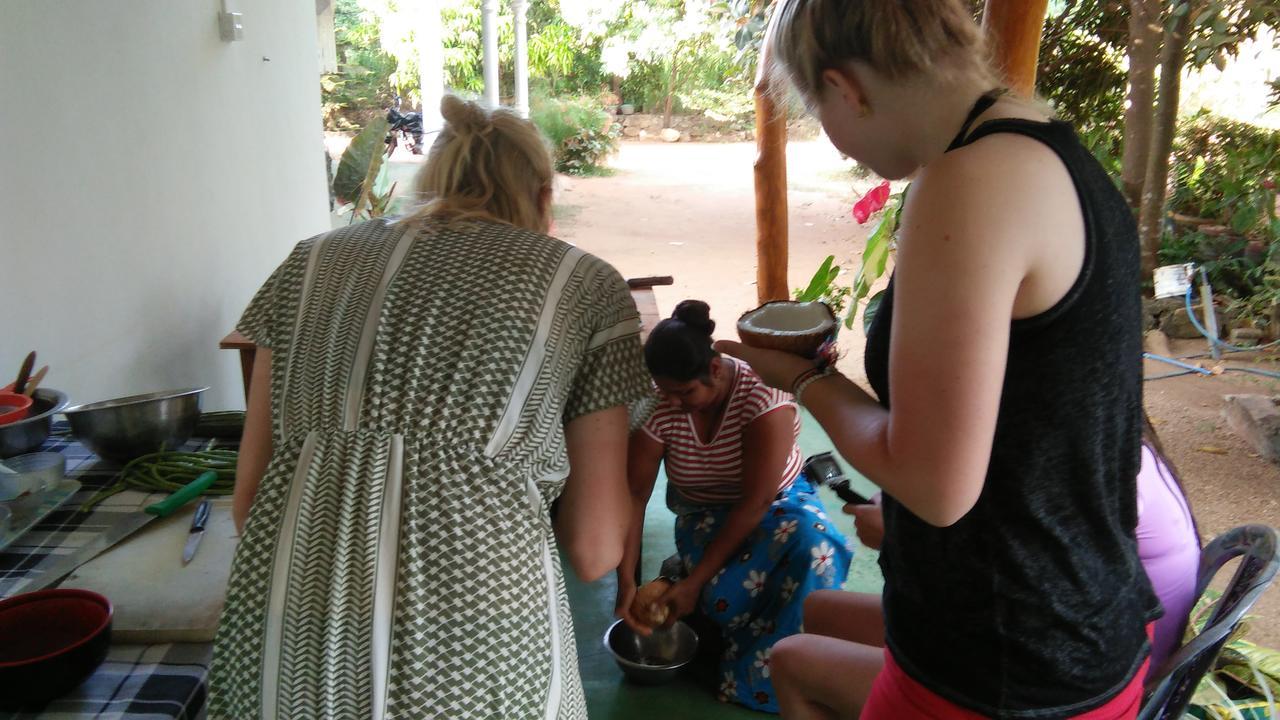 Amaya River Side Homestay Сигирия Екстериор снимка