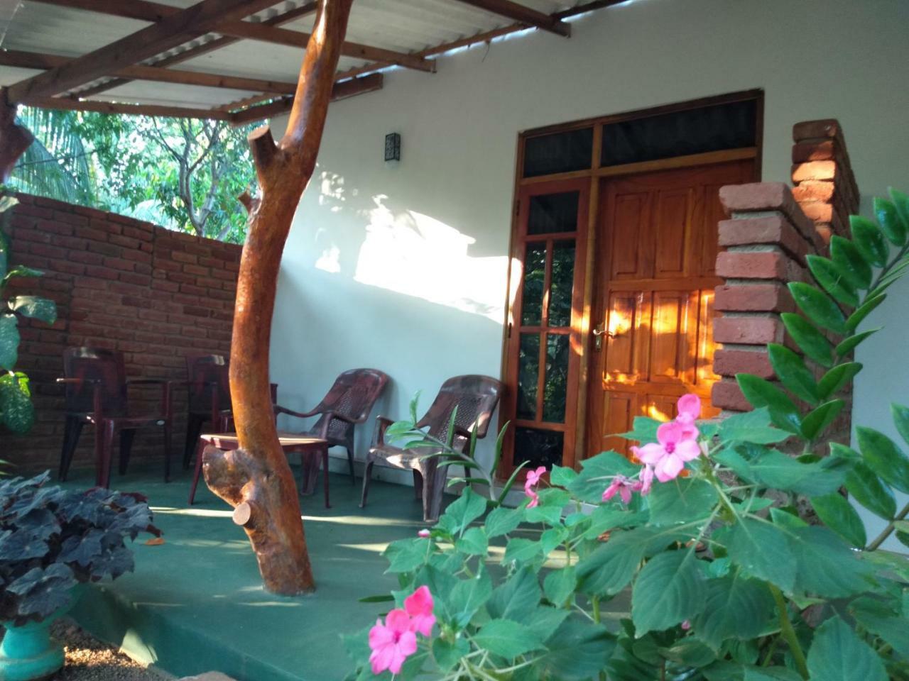 Amaya River Side Homestay Сигирия Екстериор снимка