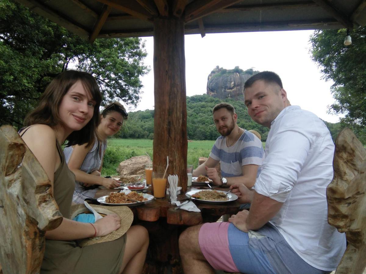 Amaya River Side Homestay Сигирия Екстериор снимка